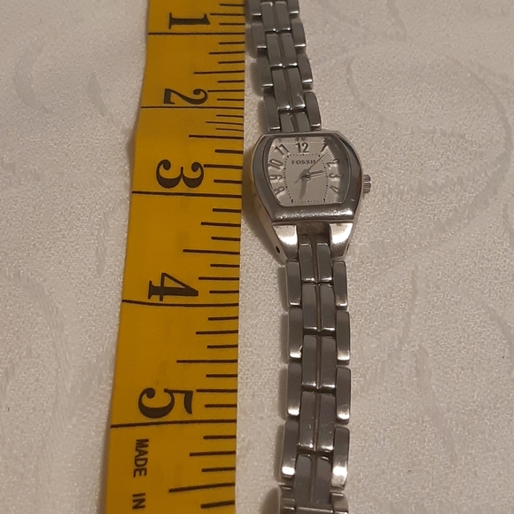 Vintage,  Ladies Fossil Watch, Silver Tone, 6" Long, - Picture 5 of 9